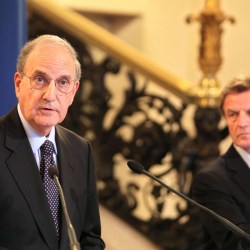 Bernard Kouchner, George Mitchell