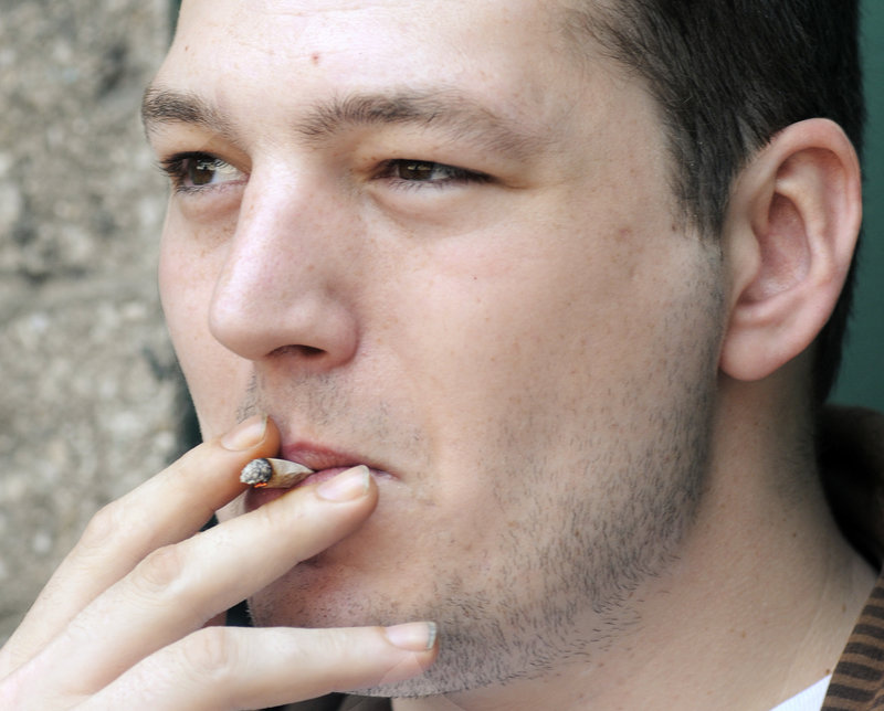 Smoking rates rise again for teenagers