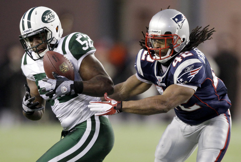 When Jets linebacker David Harris intercepted a pass in front of BenJarvus Green-Ellis in the first quarter Sunday, it was the first sign that it wasn’t the Patriots’ day.