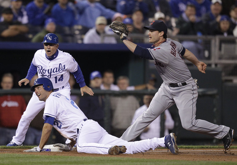 Burrell's pinch homer lifts Phillies