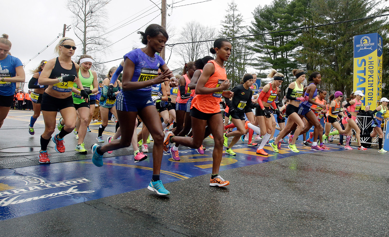 Race is run. Марафон забег военнослужащие. Марафон женщины. Run in the Marathon.