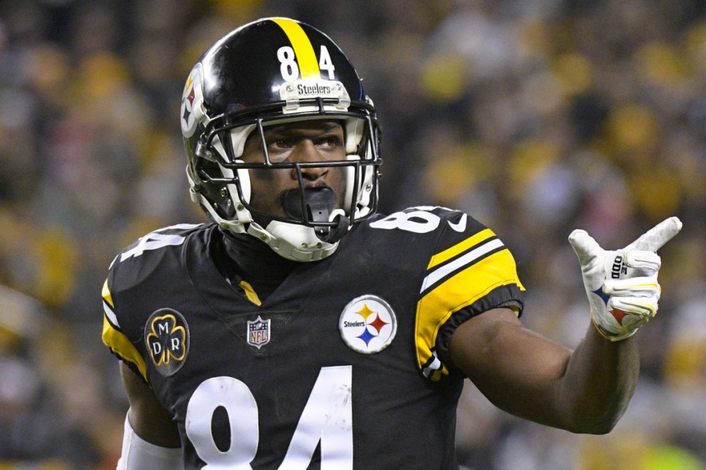 Antonio Brown Reportedly Requested A Trade & Twitter Flirted With