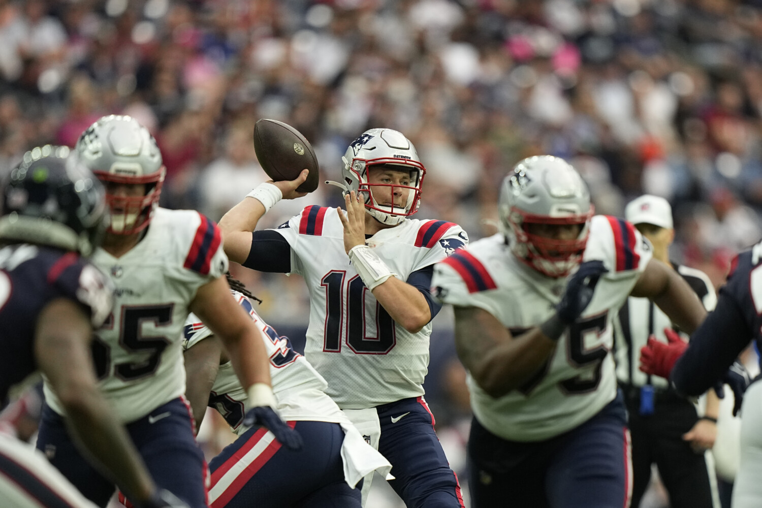 Patriots use late field goal to get 25-22 win over Texans