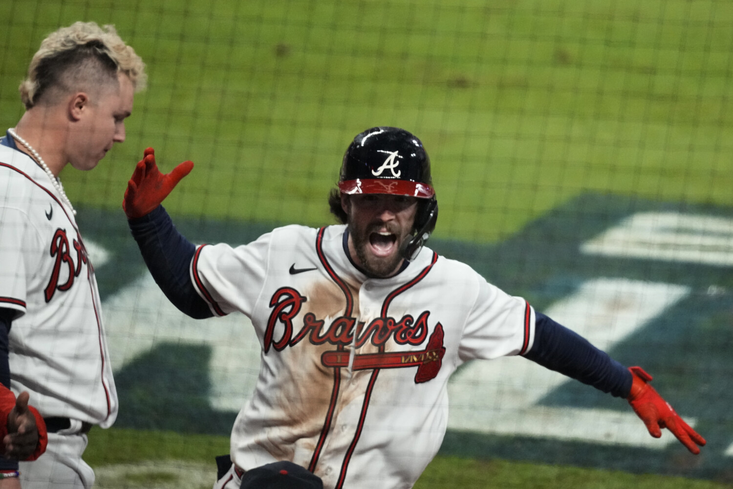 Eddie Rosario powers Braves to 9-2 win over Dodgers in Game 4 of