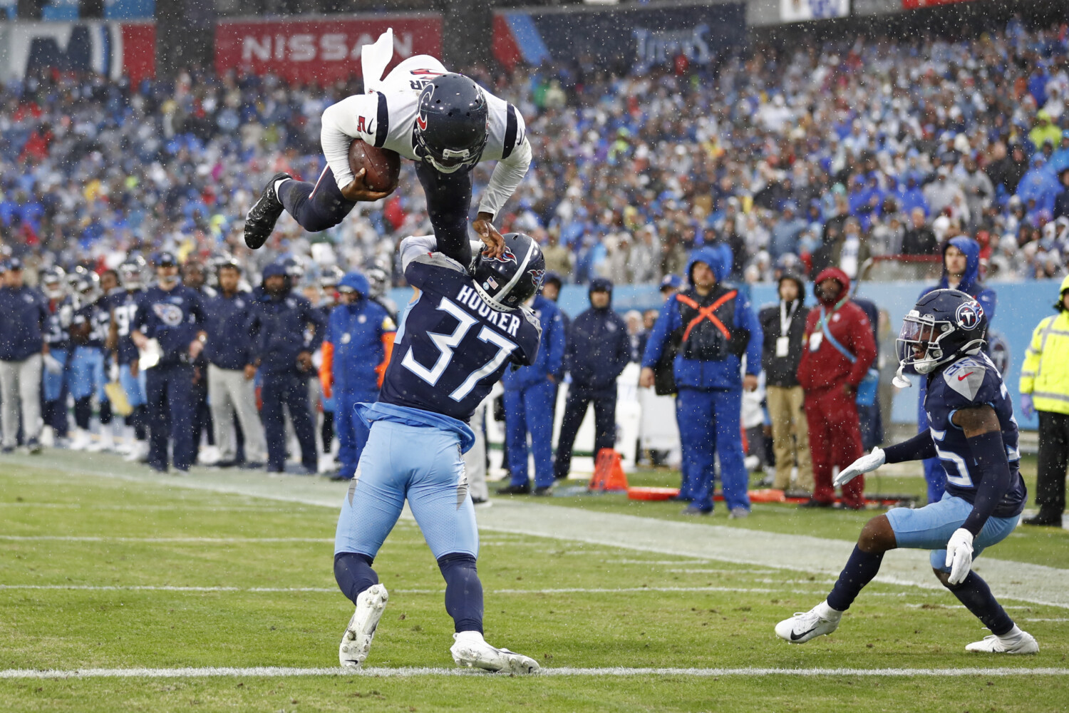 Chicago Bears end six-game skid with victory over the Texans