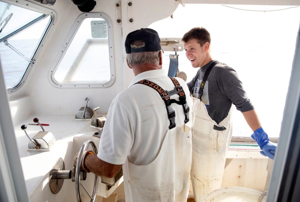 TBT  Chef learns lobstering from Maine Lobsterman