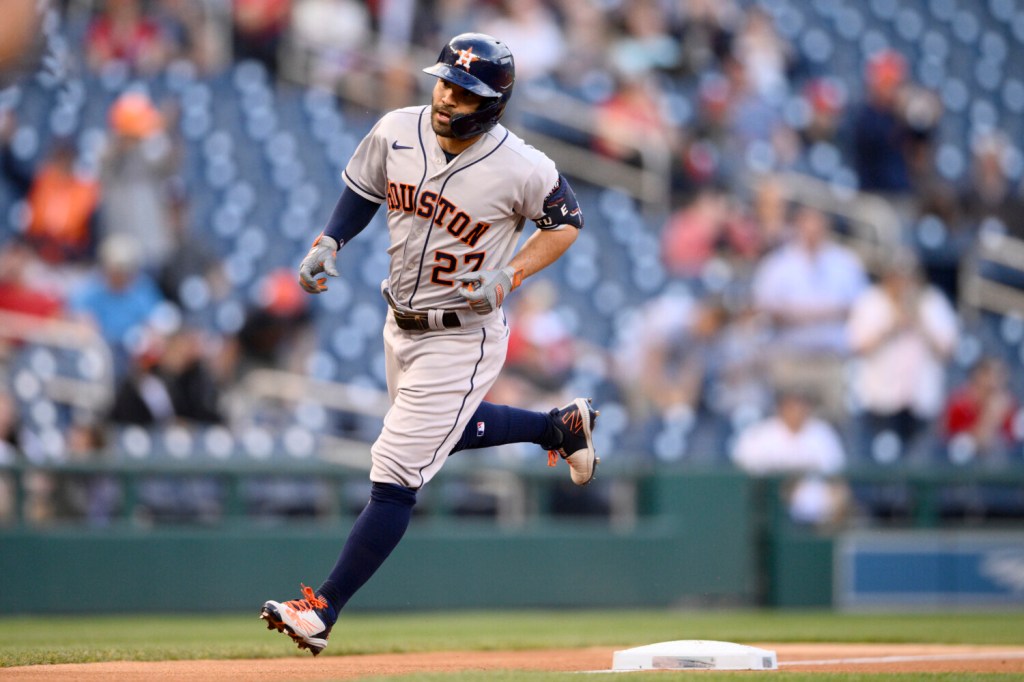 Astros roll a 7 in first inning, rout Blue Jays