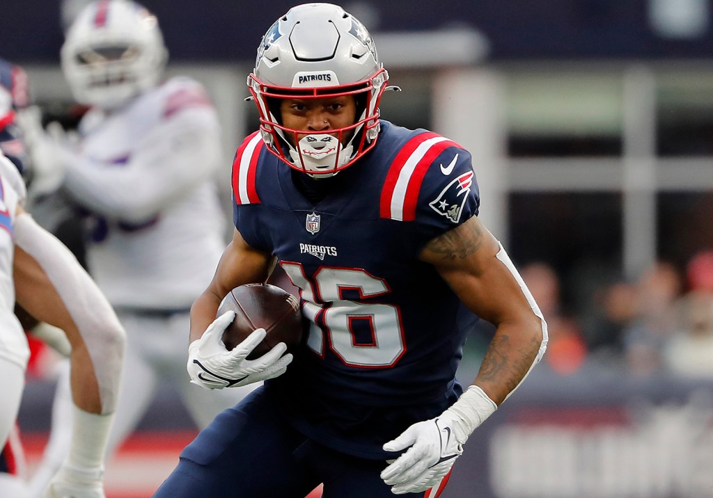 Jakobi Meyers injury: Patriots WR goes to locker room after first play 