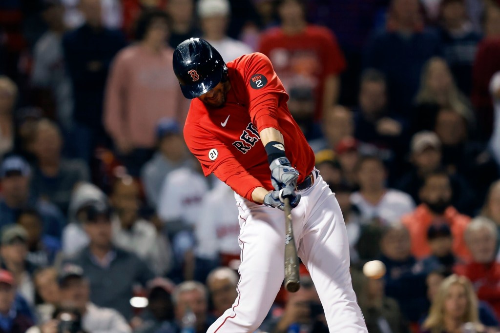 Red Sox score two in eighth to beat Royals, 2-1