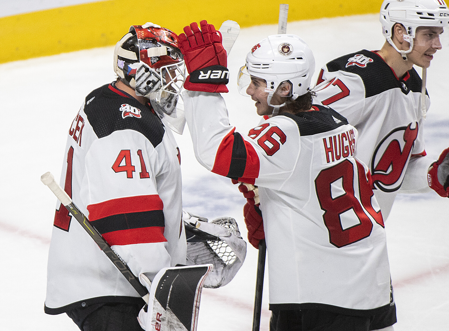 New Jersey Devils win ninth straight game as fans chant: 'Sorry, Lindy