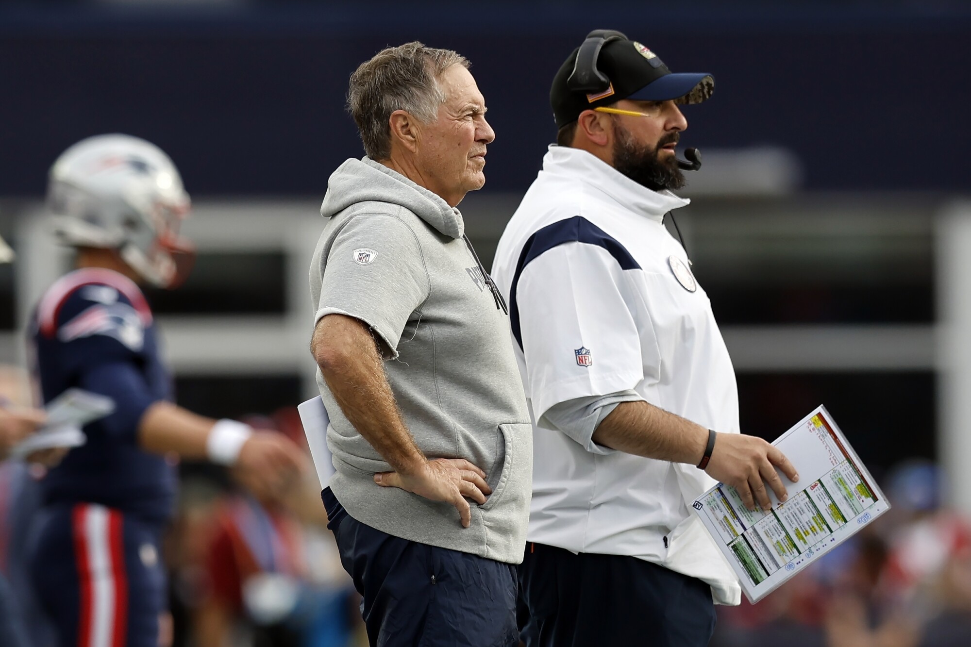 Patriots play caller Matt Patricia has help devising offensive