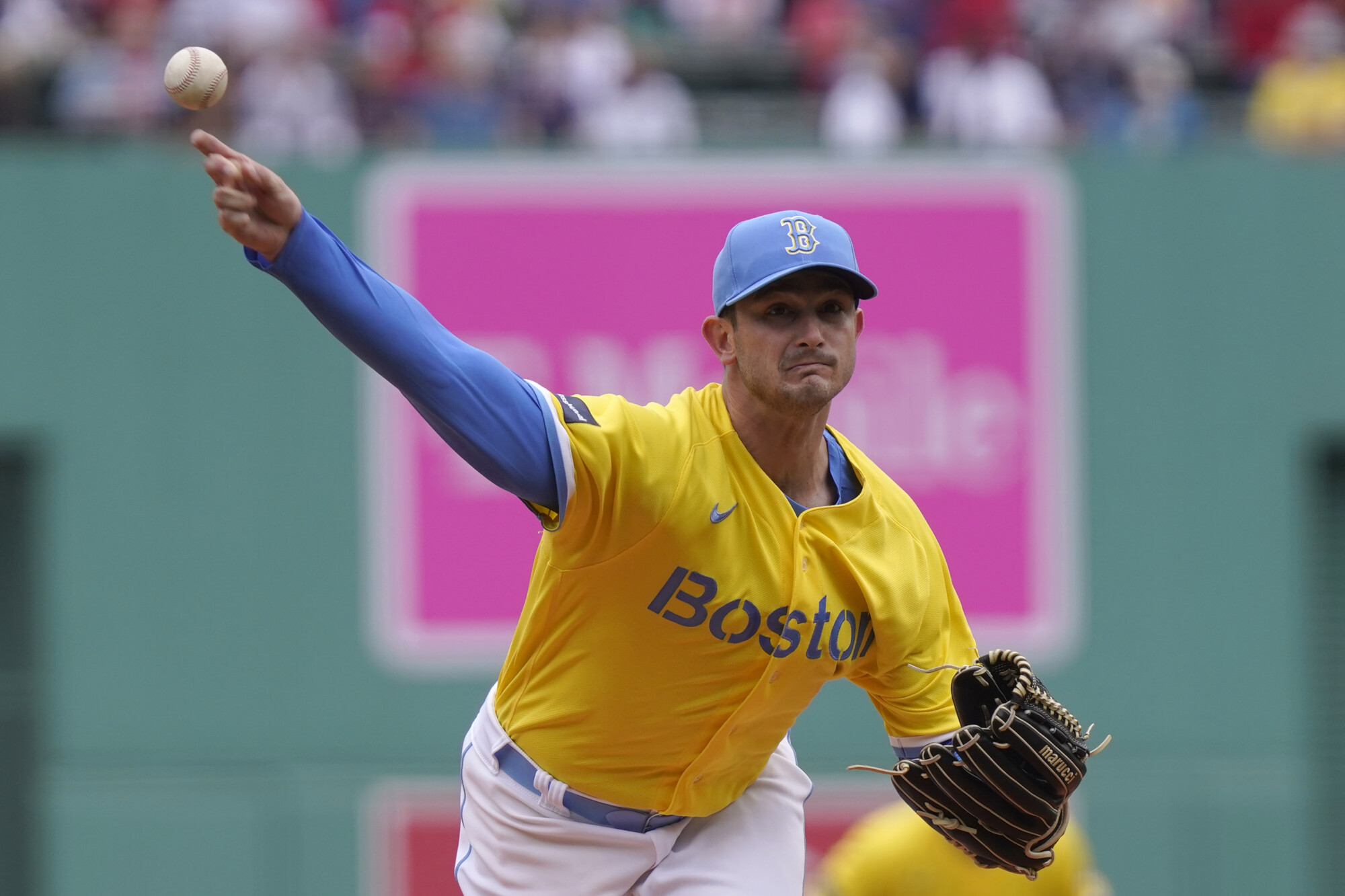Should Red Sox wear yellow Boston Marathon jerseys in ALDS Game 4