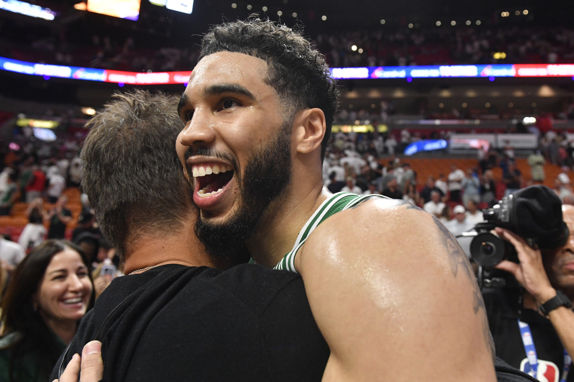 Derrick White buzzer beater: Celtics force Game 7 vs. Heat