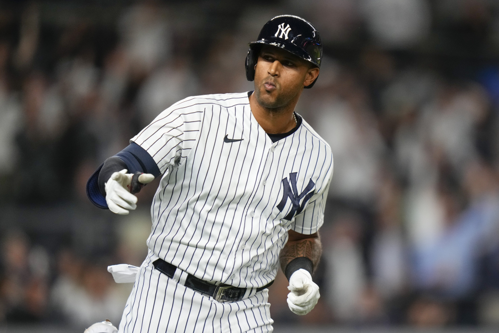 MLB notebook: Yankees get Chapman from Reds