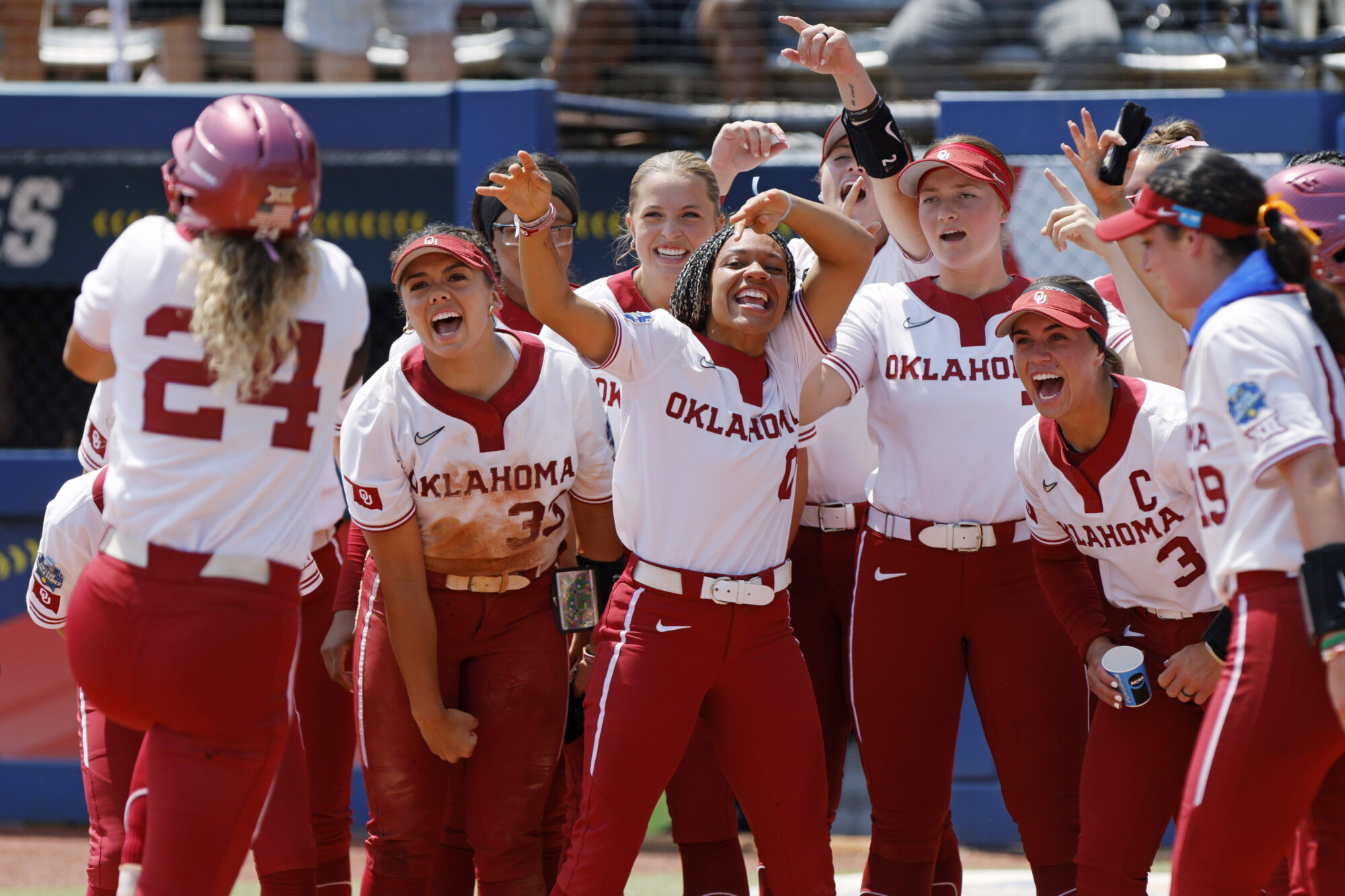 Alabama defeats UCLA, 6-0, to advance in Women's College World Series