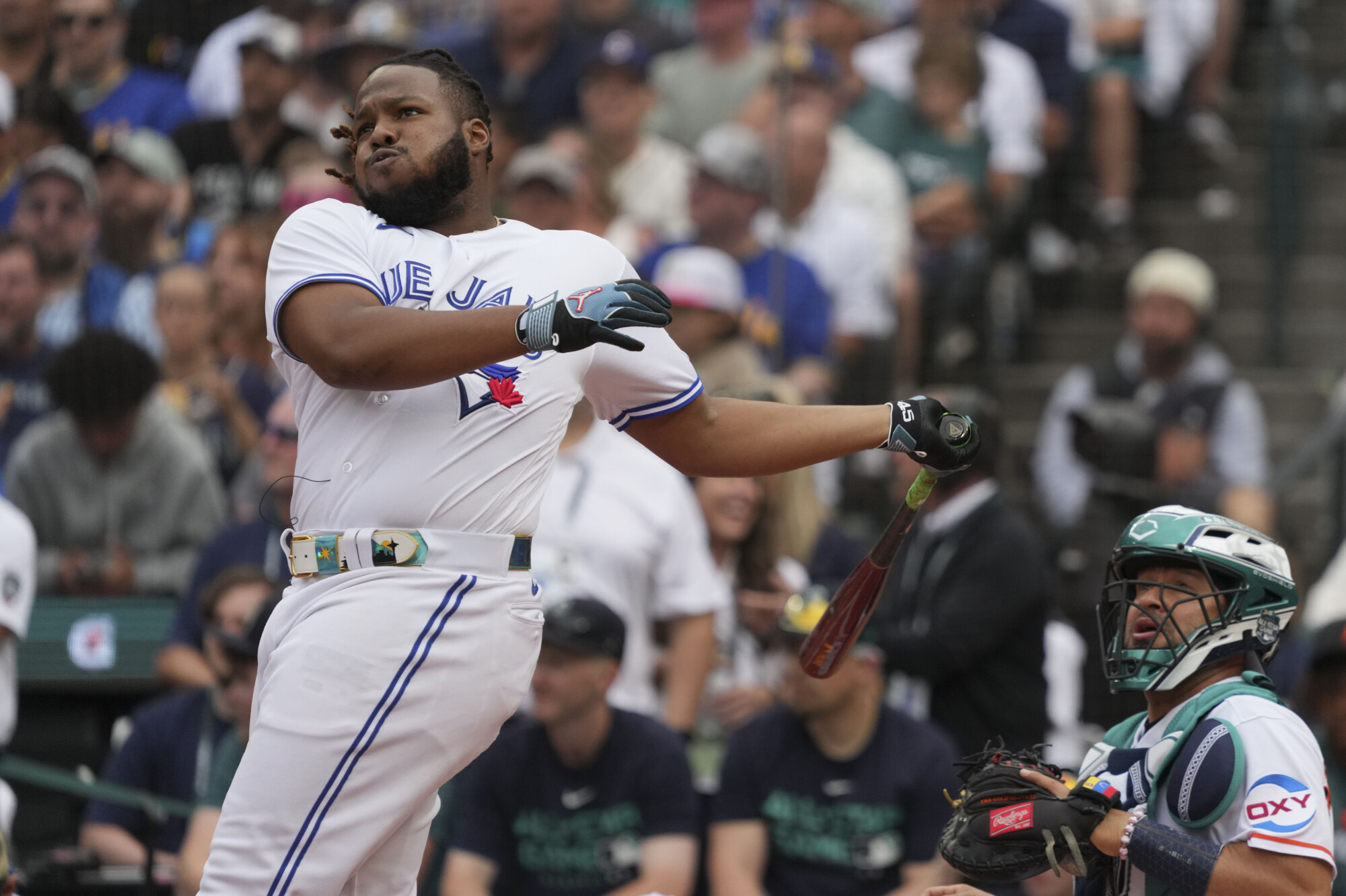 Vladimir Guerrero Sr. gets special honor for Angels' home opener vs. Vladimir  Guerrero Jr., Blue Jays