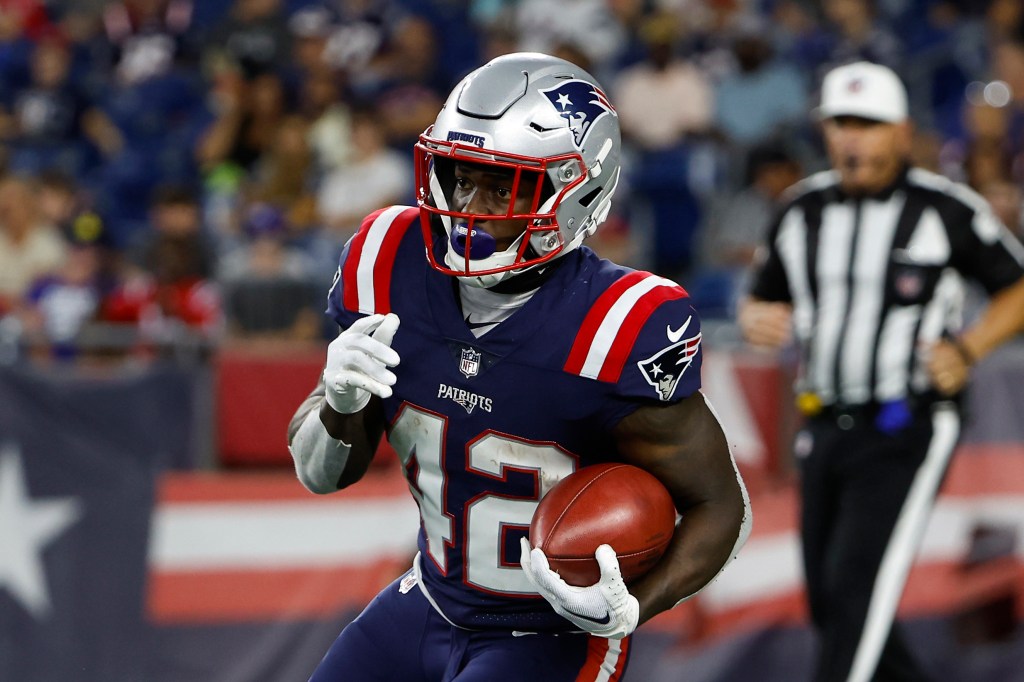 Patriots sign veteran running back Ty Montgomery to two-year deal