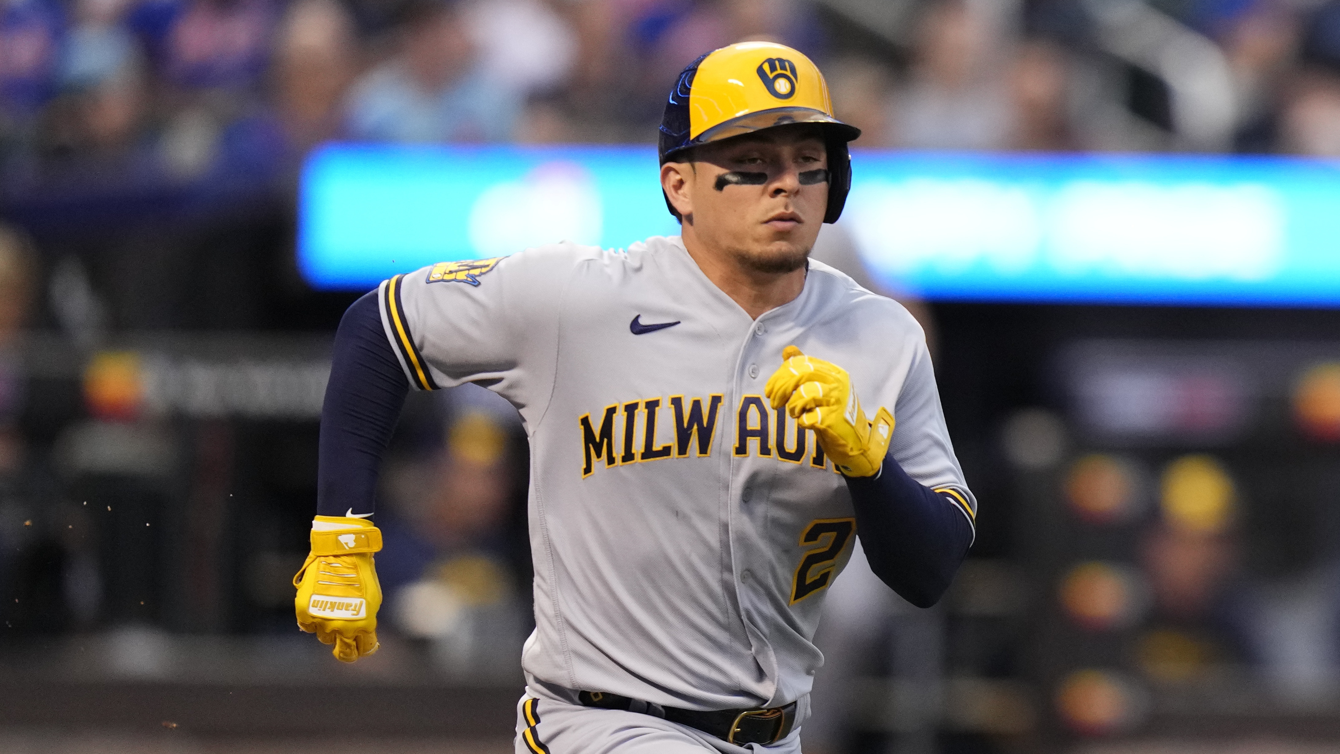 Milwaukee Brewers infielder Luis Urías bulked up to start 2022