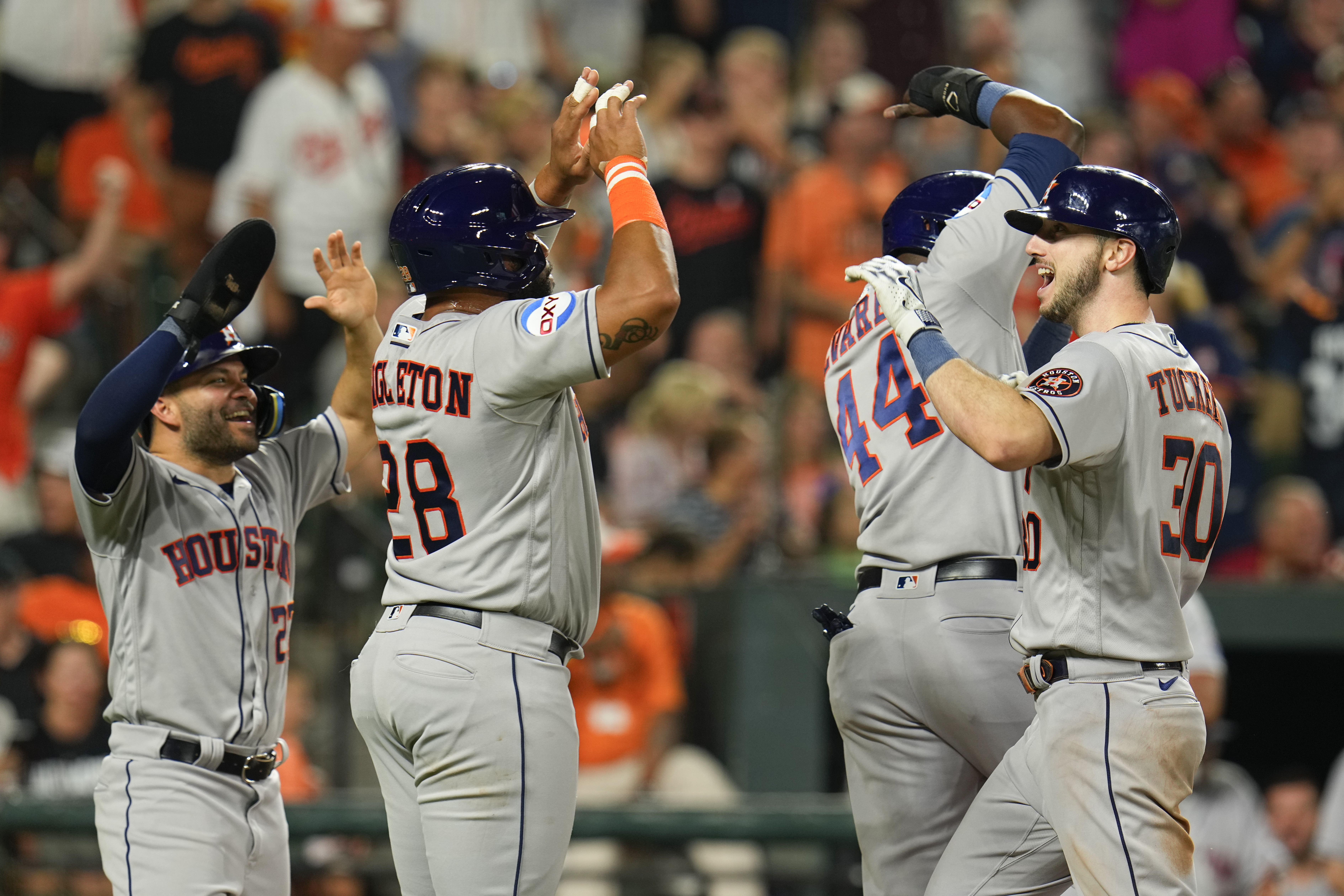 Yordan Alvarez's walkoff home run completes Astros comeback over