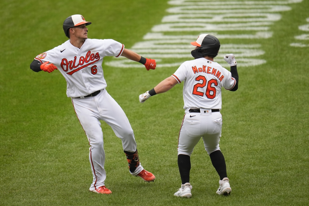 MLB roundup: Orioles hold off Astros, avoid sweep