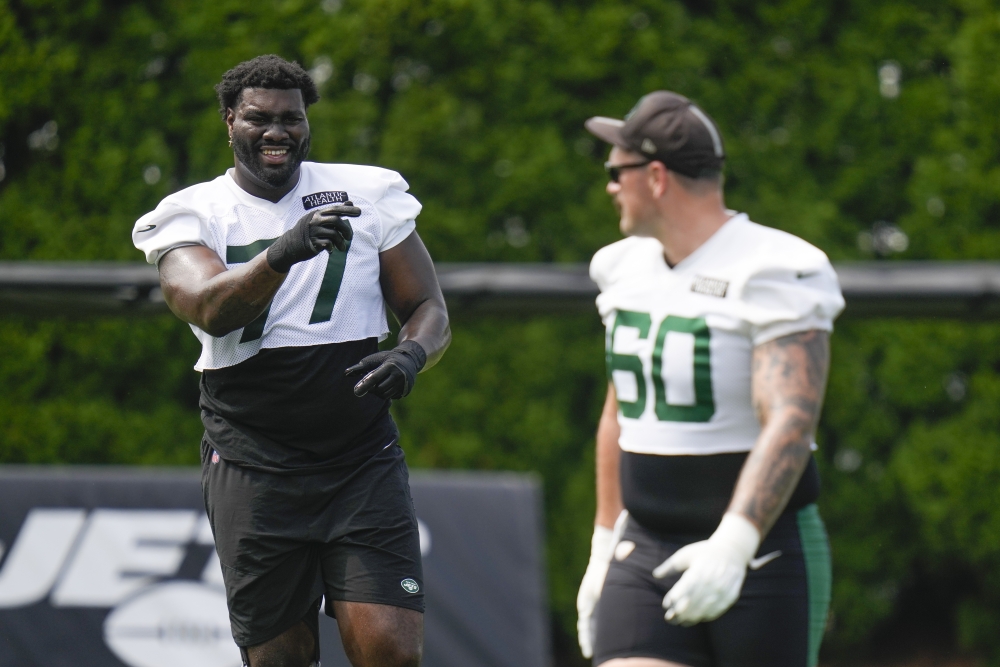 Mekhi Becton struggles at Jets camp as road to return continues