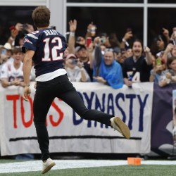 Patriots fans honor Brady at halftime during home opener