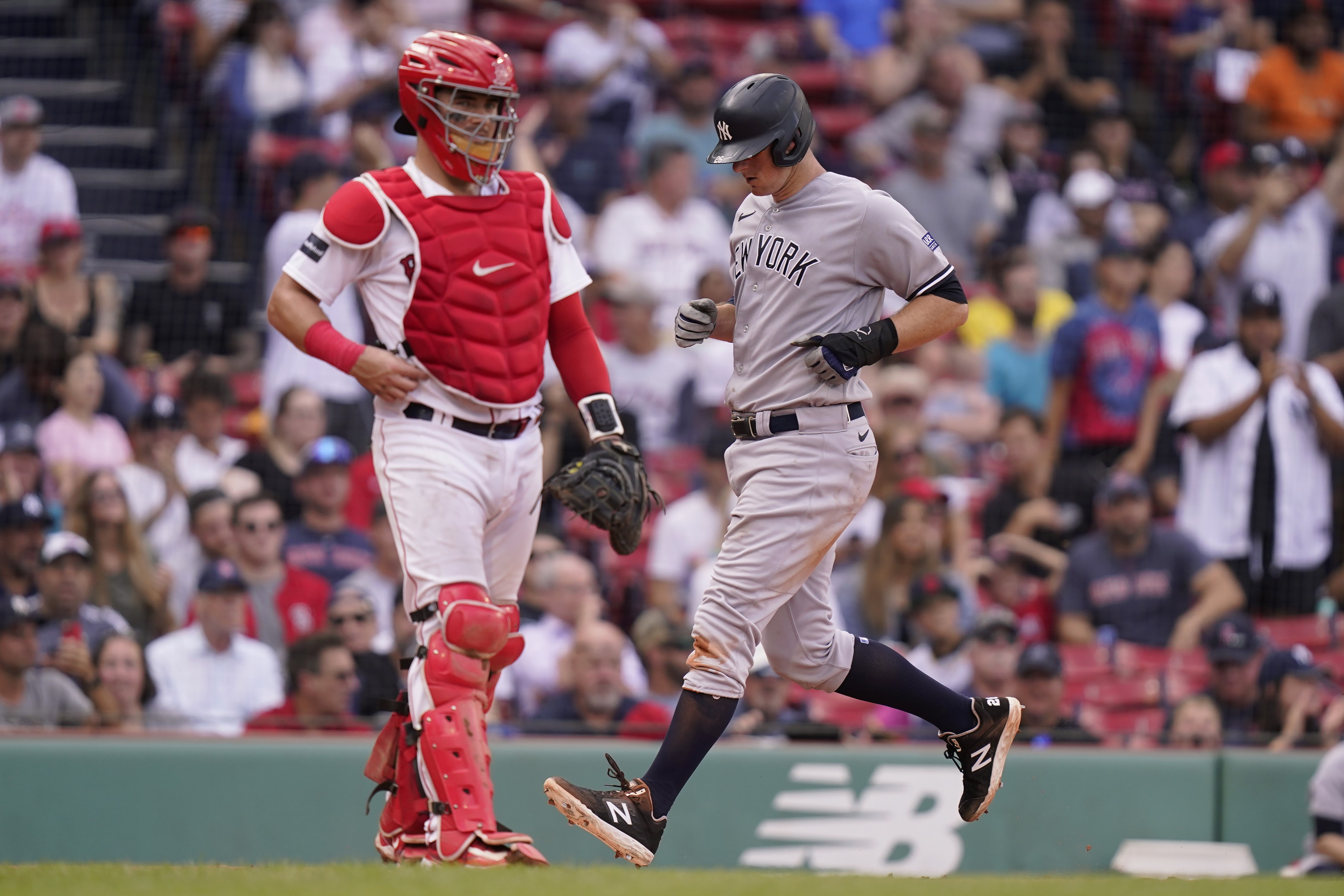 Yankees Take Over Top Wild-Card Spot From Red Sox - The New York Times