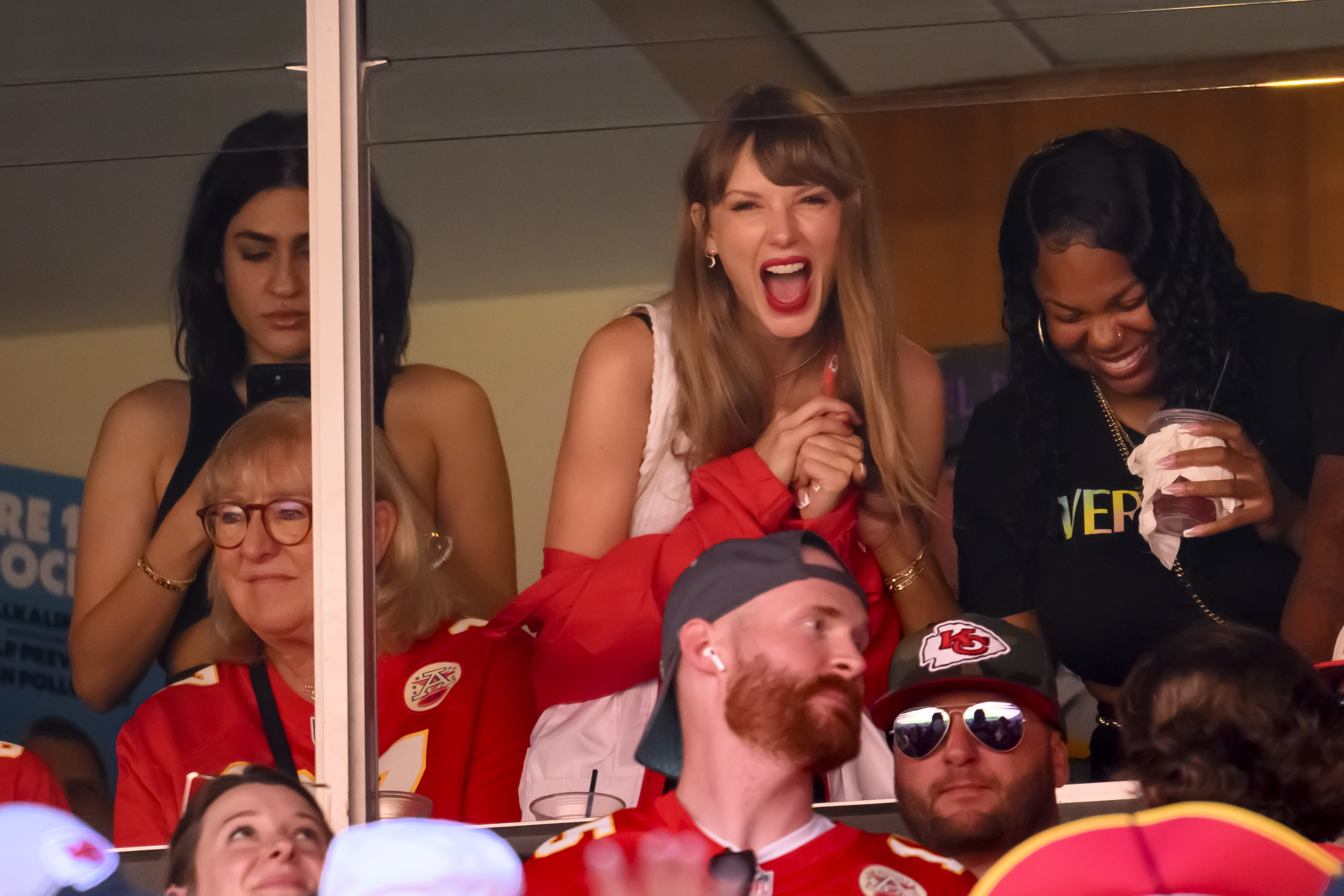 Kelce Jersey Sales Spike After Taylor Swift Attends NFL Game