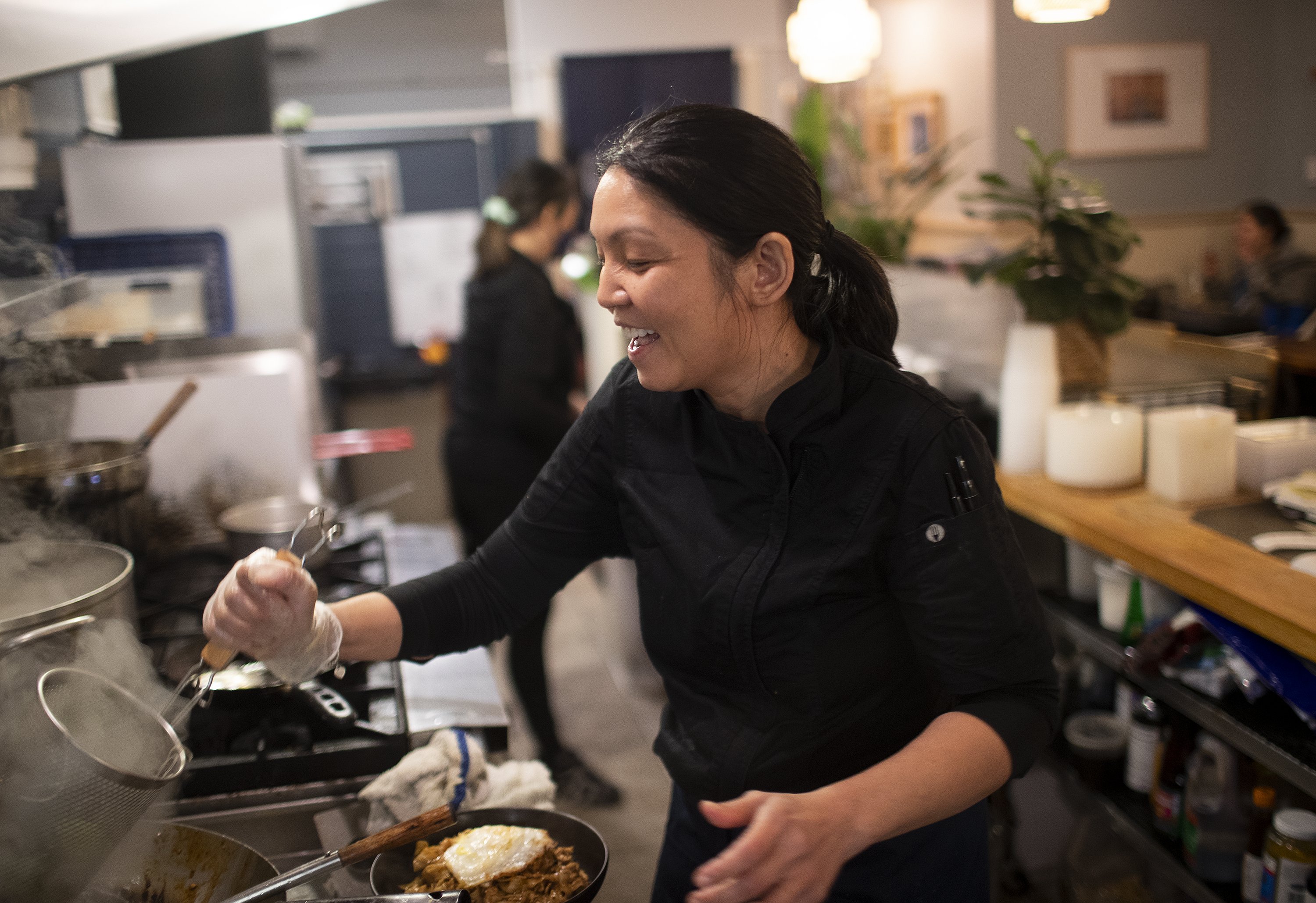 A cozy setting at Dok Mali Noodle Bar, but spotty food and drink