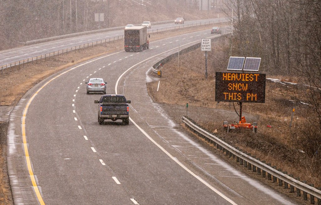 Maine State Police respond to dozens of highway crashes amid Saturday snow